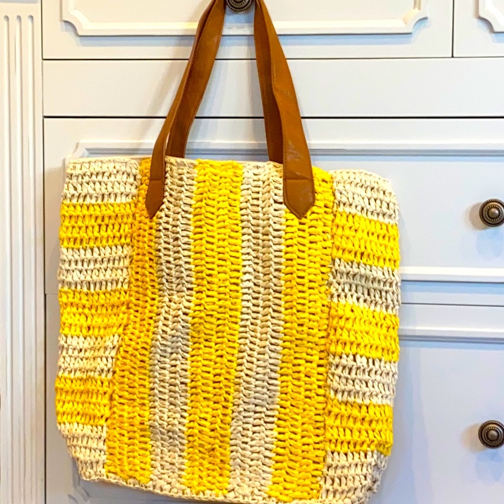 Raffia large tote bag. Fully lined. Zipper closure on top